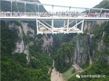 　张家界大峡谷、玻璃桥、黄龙洞品质纯玩两日游c2