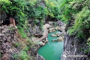贵州黄果树大瀑布、梵净山、西江千户苗寨、荔波大小七孔、镇远古城遵义会议会址、息烽集中营汽车七日游
