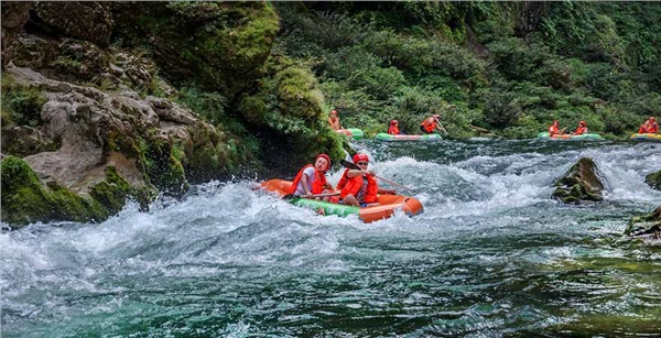 黄龙洞、天门仙山、猛洞河、凤凰古城“湘西神秘之旅”5日游