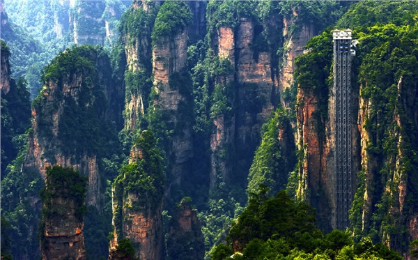 A线：玻璃桥、袁家界、天子山、天门山、夯吾苗寨、凤凰古城 湘西“精华之旅”品质纯玩3晚4日游