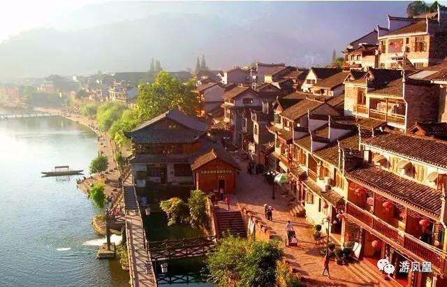 凤凰古城九景/边城实景演出/矮寨大桥/德夯苗寨3日游