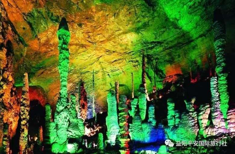　张家界大峡谷、玻璃桥、黄龙洞品质纯玩两日游c2