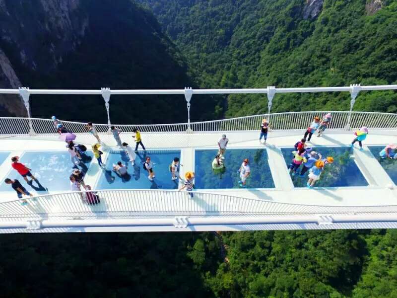 E2线：黄龙洞、袁家界、天子山、大峡谷玻璃桥、天门仙山、夯吾苗寨、凤凰古城湘西“精简之旅”品质纯玩4晚5日游