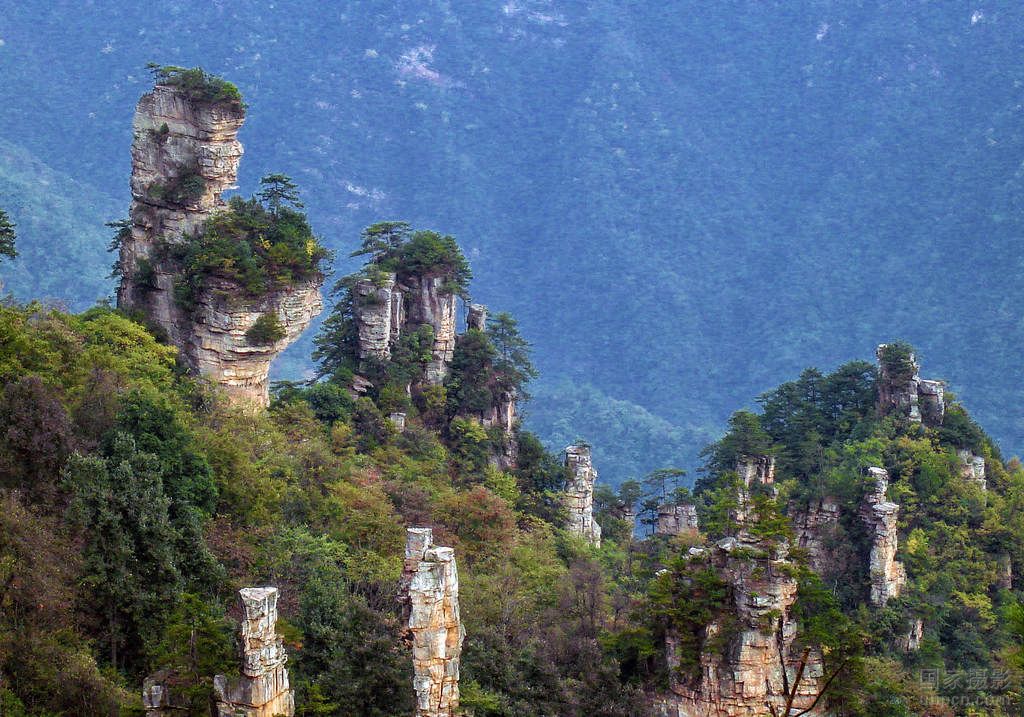 E1线：玻璃桥、袁家界、天子山、金鞭溪、天门山、夯吾苗寨、凤凰古城湘西“精华之旅”品质纯玩4晚5日游