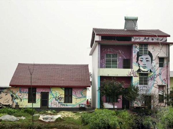 益阳“涂鸦村庄” 彩绘与油菜花交相辉映